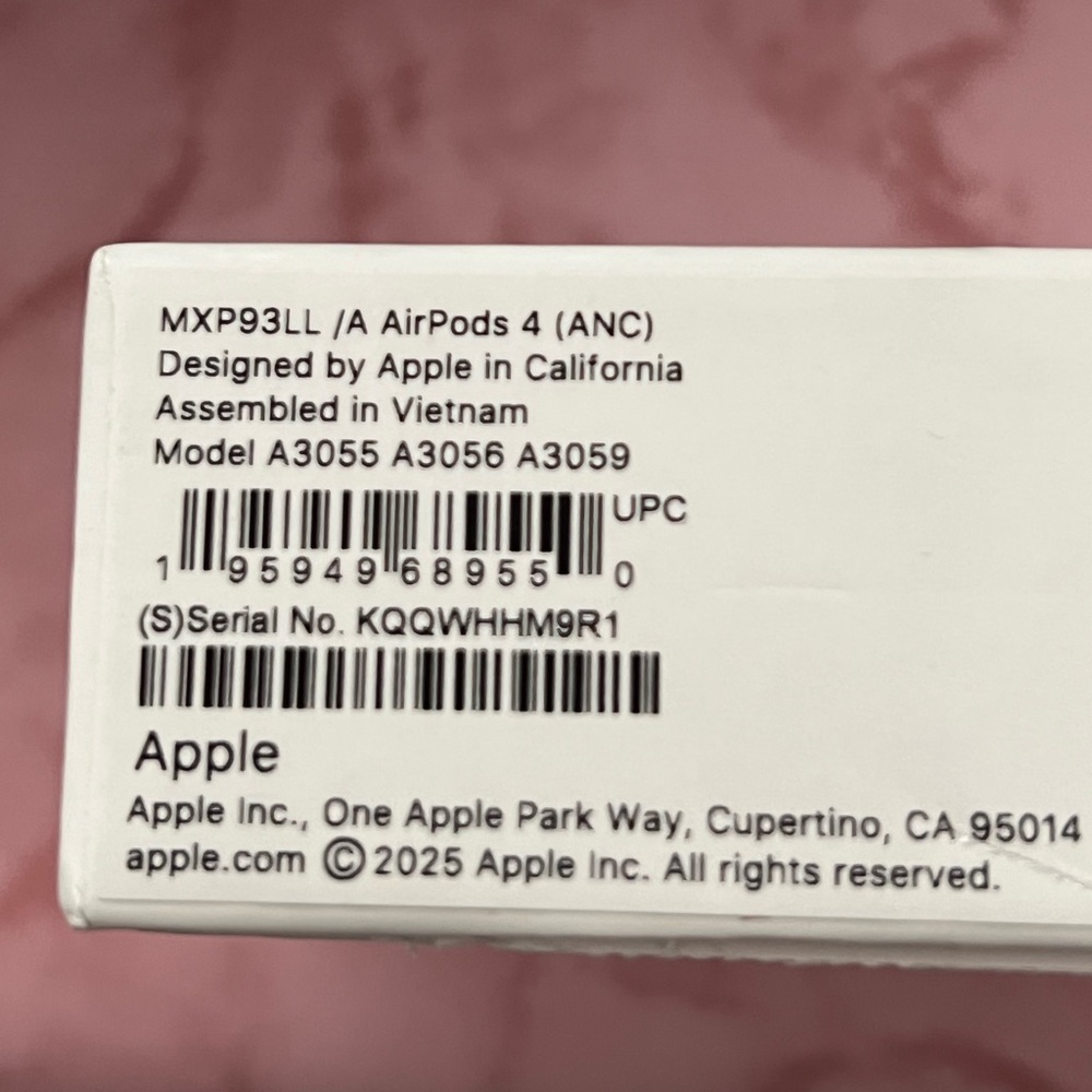 Apple AirPods 4 with noise cancellation New - Picture 3 of 3